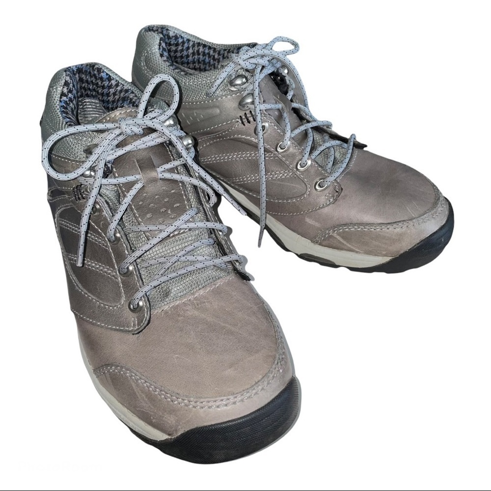 New Balance 1569 Women’s Gore-Tex Boots 10 Wide
